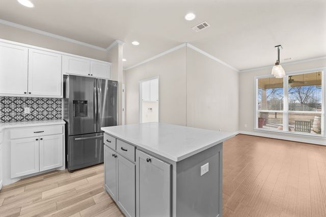 605 E Godley Avenue, Godley, TX 76044