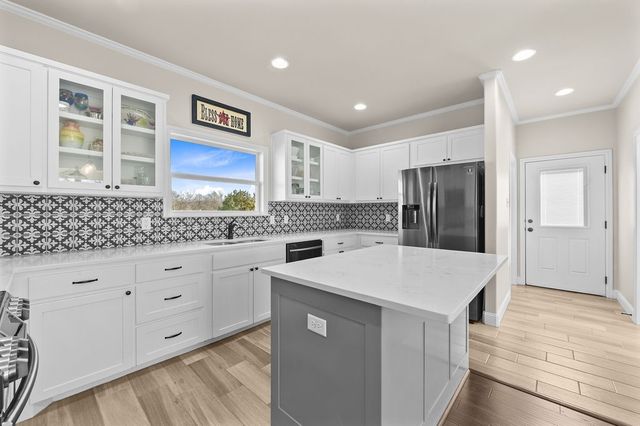 605 E Godley Avenue, Godley, TX 76044