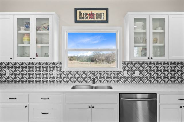 605 E Godley Avenue, Godley, TX 76044