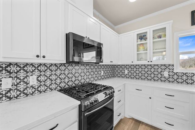 605 E Godley Avenue, Godley, TX 76044