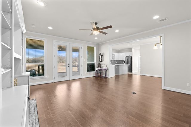 605 E Godley Avenue, Godley, TX 76044