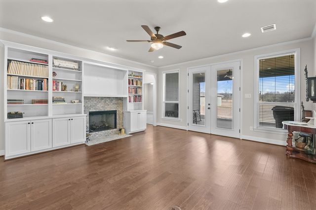 605 E Godley Avenue, Godley, TX 76044