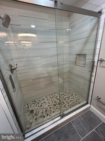 423 SPRUCE ST, Philadelphia, PA 19106