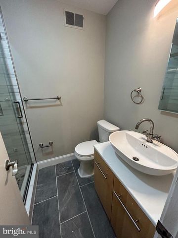 423 SPRUCE ST, Philadelphia, PA 19106