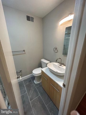 423 SPRUCE ST, Philadelphia, PA 19106