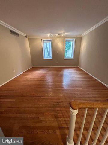 423 SPRUCE ST, Philadelphia, PA 19106