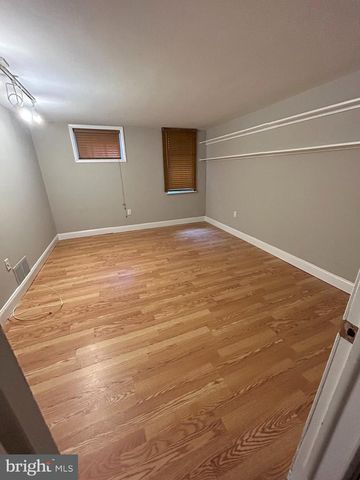 423 SPRUCE ST, Philadelphia, PA 19106