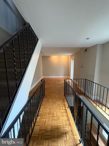 423 SPRUCE ST, Philadelphia, PA 19106