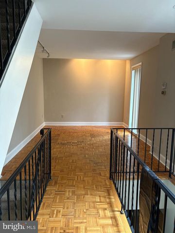 423 SPRUCE ST, Philadelphia, PA 19106