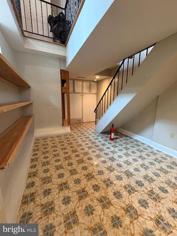 423 SPRUCE ST, Philadelphia, PA 19106