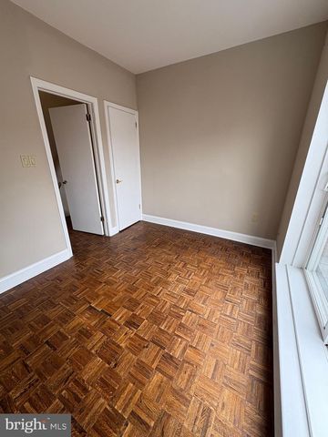 423 SPRUCE ST, Philadelphia, PA 19106