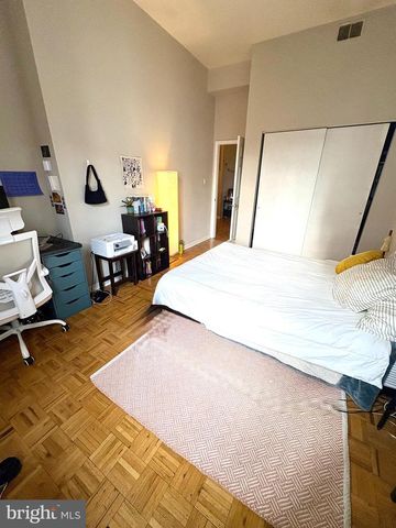 423 SPRUCE ST, Philadelphia, PA 19106