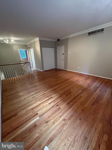 423 SPRUCE ST, Philadelphia, PA 19106