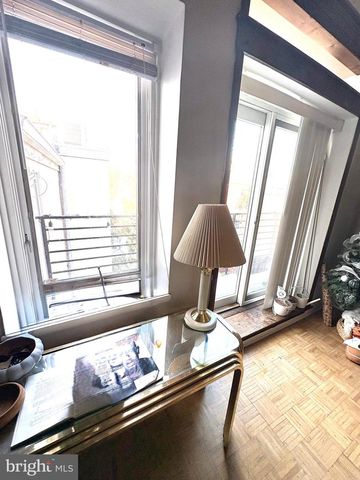 423 SPRUCE ST, Philadelphia, PA 19106