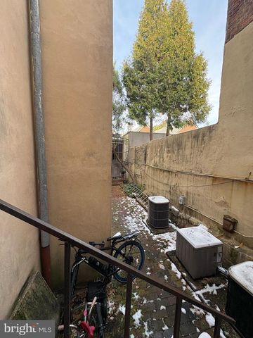 423 SPRUCE ST, Philadelphia, PA 19106