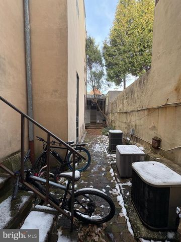 423 SPRUCE ST, Philadelphia, PA 19106