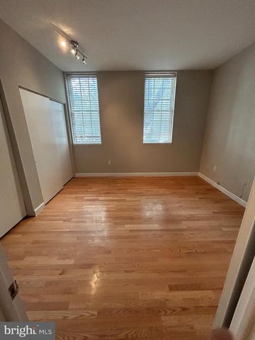 423 SPRUCE ST, Philadelphia, PA 19106