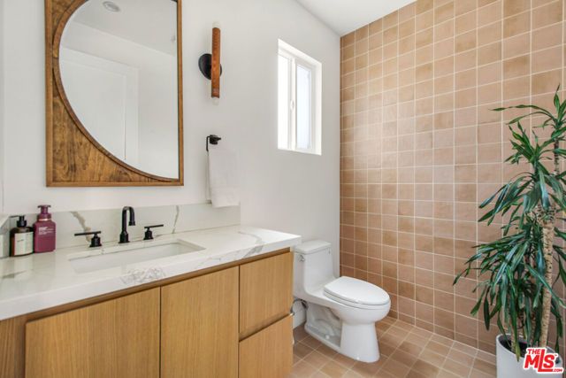 3763 S Gramercy Place, Los Angeles, CA 90018