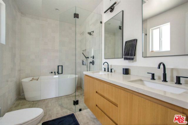 3763 S Gramercy Place, Los Angeles, CA 90018