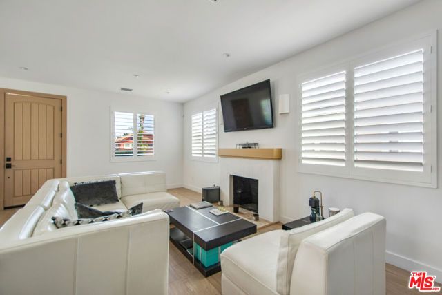3763 S Gramercy Place, Los Angeles, CA 90018