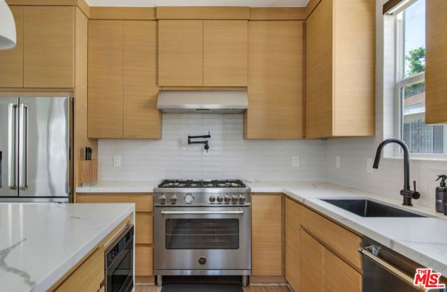 3763 S Gramercy Place, Los Angeles, CA 90018