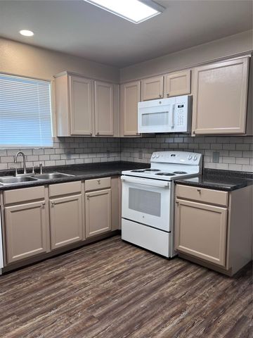 2319 Shady Tree Lane, Conroe, TX 77301