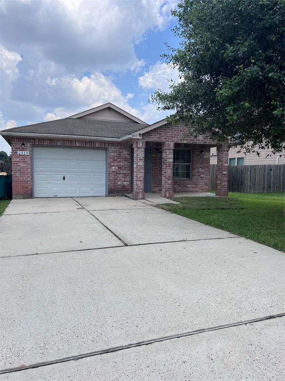 2319 Shady Tree Lane, Conroe, TX 77301