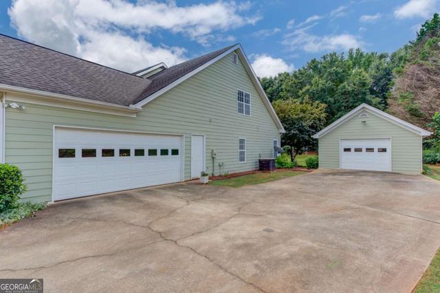 42 Dumar Lane, Hoschton, GA 30548