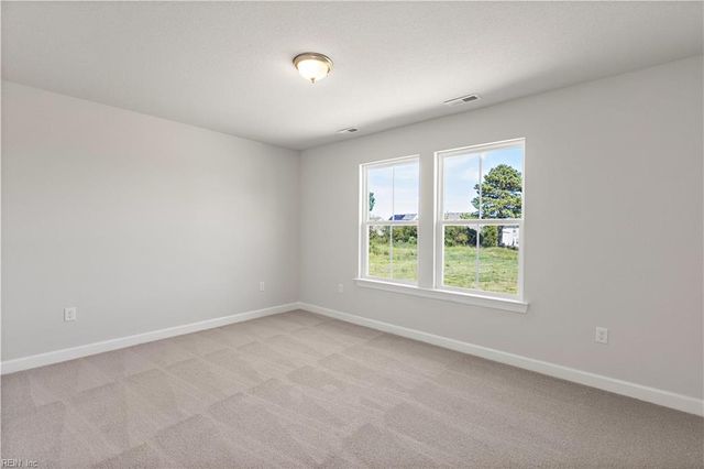 29 Mulligan LN, Suffolk, VA 23433
