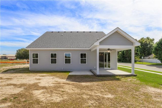 29 Mulligan LN, Suffolk, VA 23433