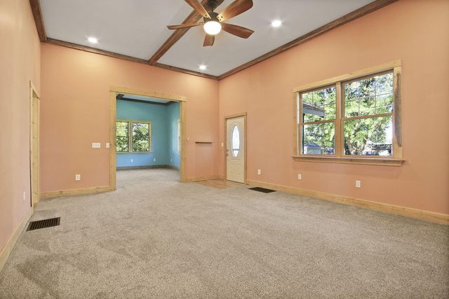 318 E BARNES ST, Centralia, MO 65240