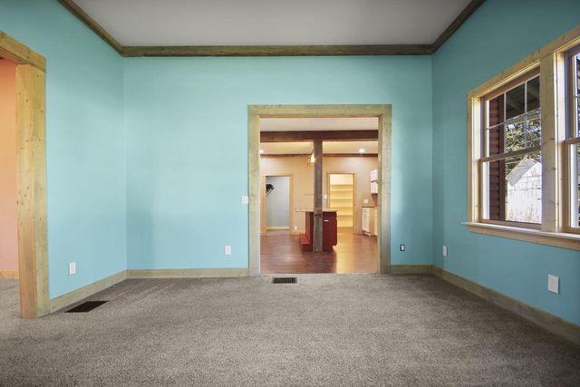 318 E BARNES ST, Centralia, MO 65240