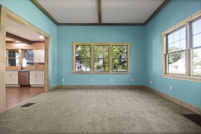 318 E BARNES ST, Centralia, MO 65240