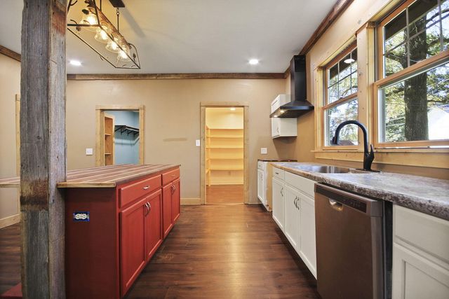 318 E BARNES ST, Centralia, MO 65240