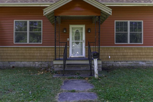 318 E BARNES ST, Centralia, MO 65240