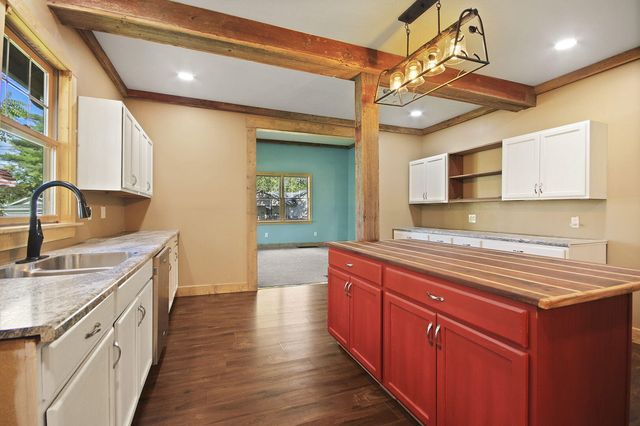 318 E BARNES ST, Centralia, MO 65240