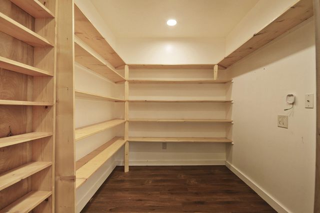 318 E BARNES ST, Centralia, MO 65240