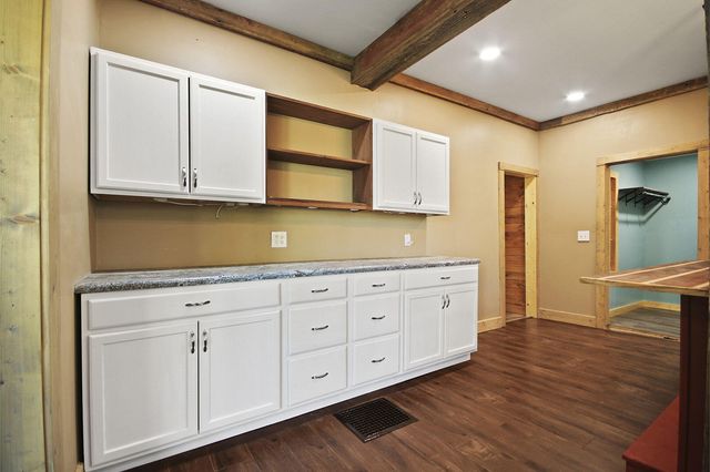 318 E BARNES ST, Centralia, MO 65240