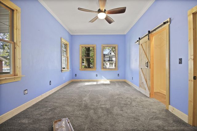 318 E BARNES ST, Centralia, MO 65240