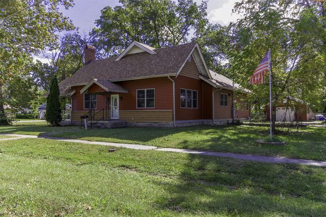 318 E BARNES ST, Centralia, MO 65240