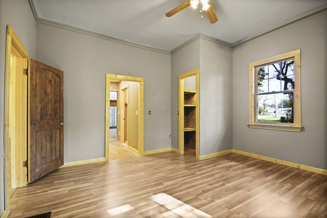 318 E BARNES ST, Centralia, MO 65240