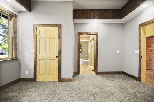 318 E BARNES ST, Centralia, MO 65240