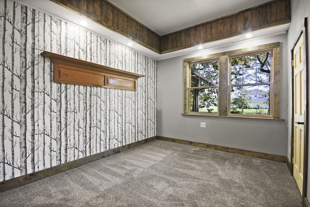 318 E BARNES ST, Centralia, MO 65240