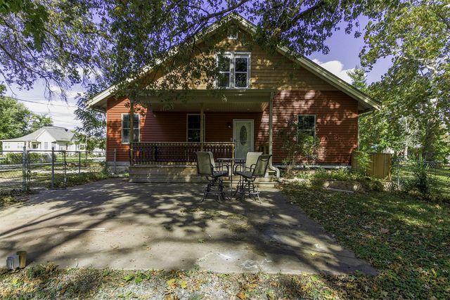 318 E BARNES ST, Centralia, MO 65240