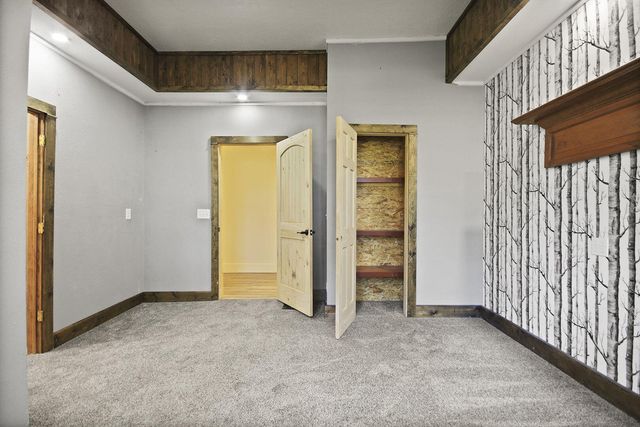 318 E BARNES ST, Centralia, MO 65240