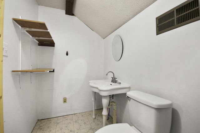 318 E BARNES ST, Centralia, MO 65240