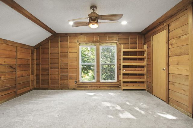 318 E BARNES ST, Centralia, MO 65240