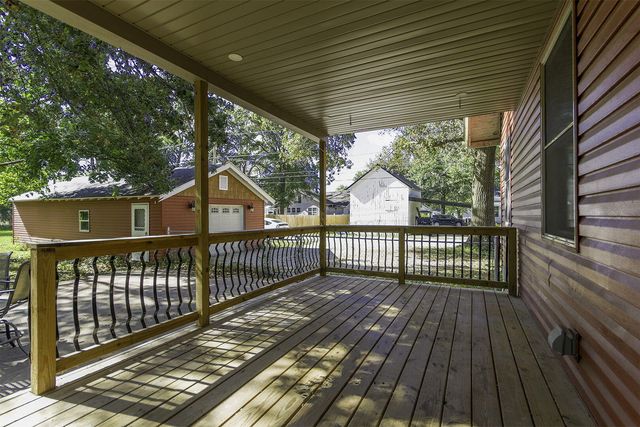 318 E BARNES ST, Centralia, MO 65240