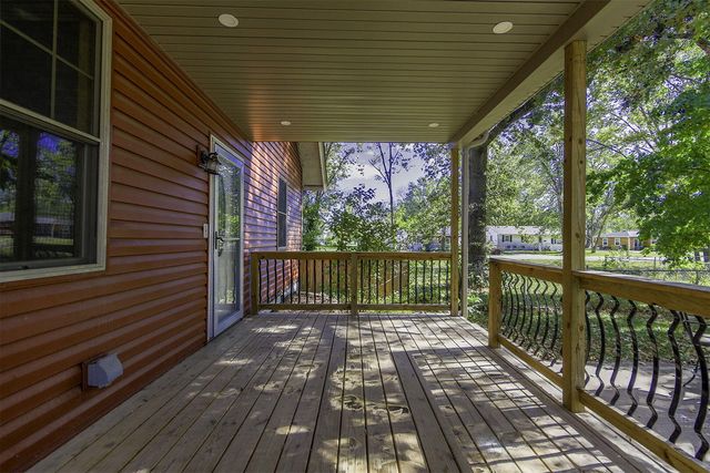 318 E BARNES ST, Centralia, MO 65240