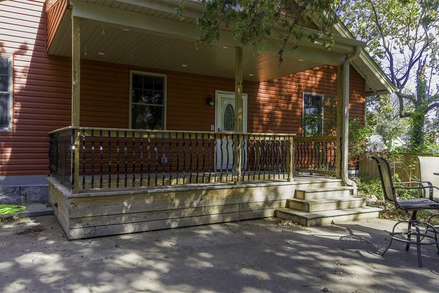 318 E BARNES ST, Centralia, MO 65240